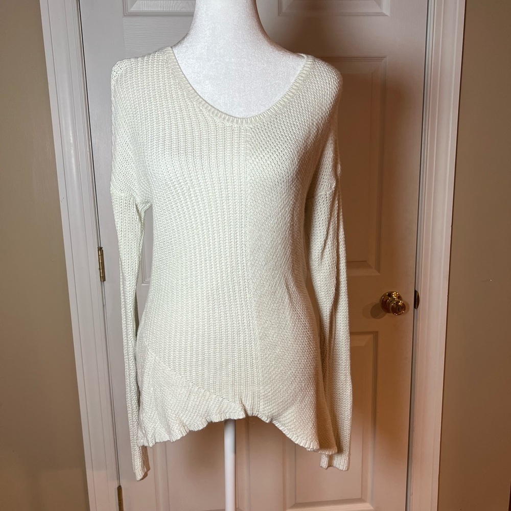 Calvin Klein Women Size Small Ivory Knit Asymmetrical Scalloped Hem Sweater